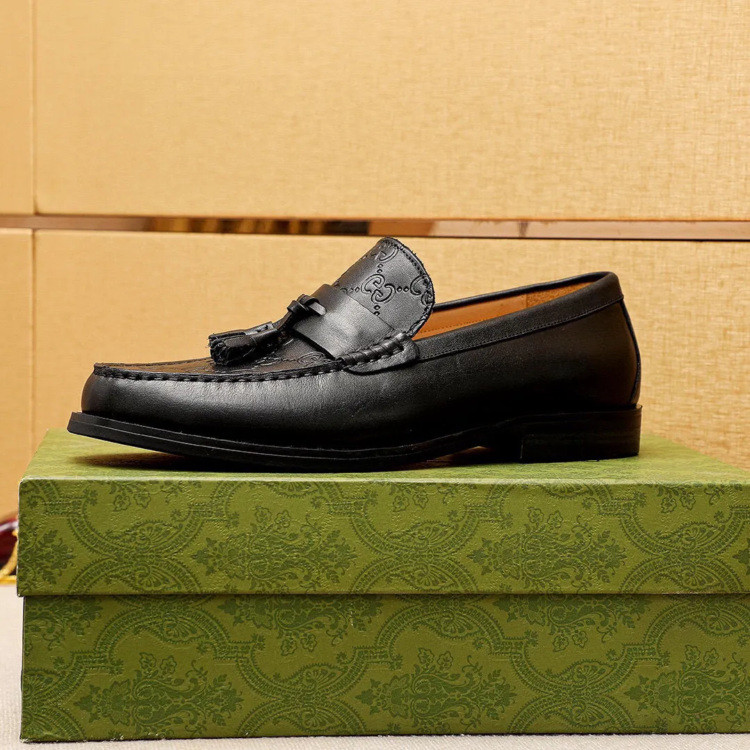 Men's shoes 💰480 💐 Product trademark: GUCCI "Gucci" casual leather shoes Regular size: 38-44 (45🉑️customized) Product materials: Selected imported first-layer calfskin embossed upper + luxury hardware buckle, imported water-dyed cow leather lining. Strong three-dimensional visual effect, combined outsole Color: 1⃣️color optional